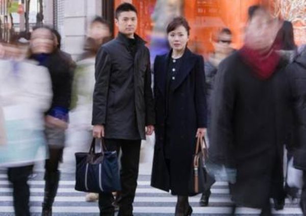 "عذارى منتصف العمر".. تقرير مثير عن الجنس في اليابان