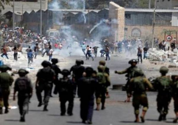 مراسل عكسري إسرائيلي يزعم: السلطة الفلسطينية تفقد سيطرتها على بؤرتين عنيفتين