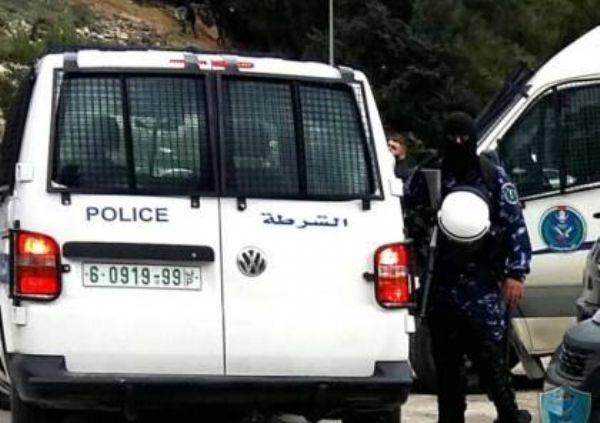 الشرطة الفلسطينية تقبض على متهم بالسرقة في ضواحي القدس