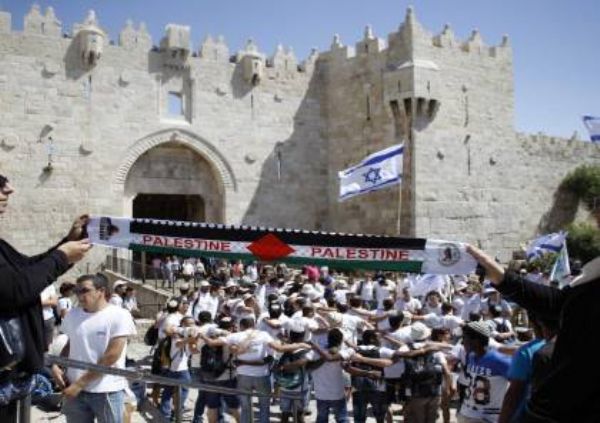 بمشاركة وزراء واعضاء كنيست..آلاف المستوطنين يشاركون بـ"مسيرة الأعلام" في القدس