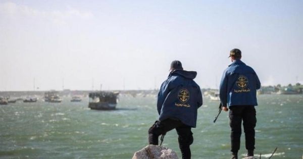 الشرطة البحرية بغزة تحذر المواطنين من السباحة في البحر
